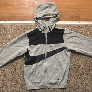 Nike Men’s Sm Grey Full Zip Hoodie with Black Swoosh Drawstring Hood